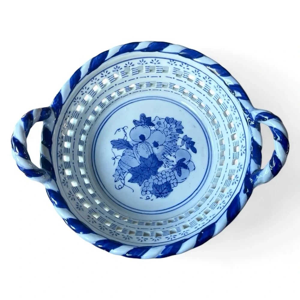 Vtg Blue White Harvest Basket Fruit Pattern Reticulated Bowl Twisted Handles 8" - Picture 7 of 9